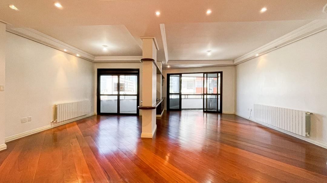 Apartamento a venda semi mobiliado no bairro Centro com 02 suítes