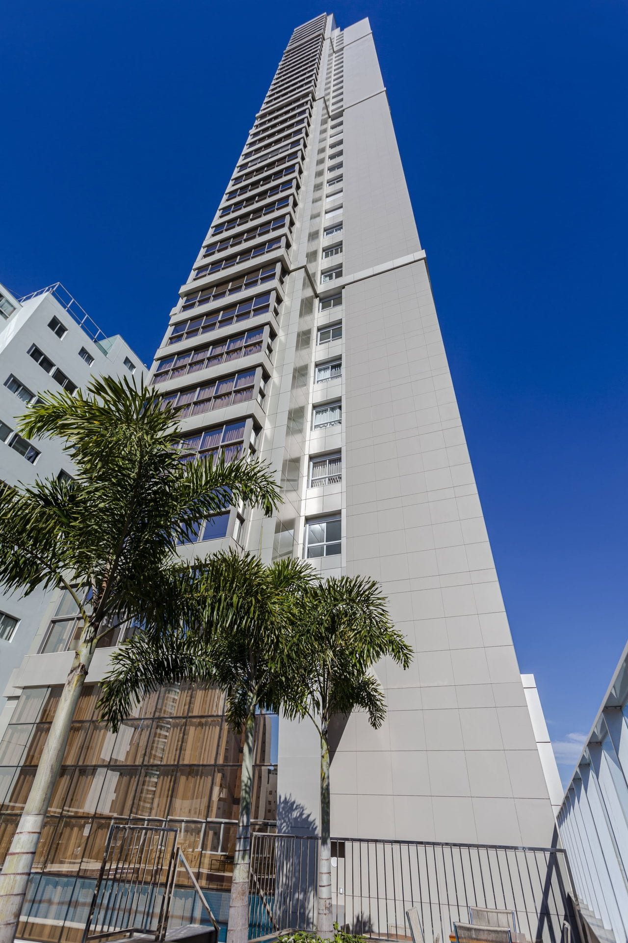 Apartamento - 4 dormitórios - 4 Suítes - localizado em Balneário Camboriú / Centro