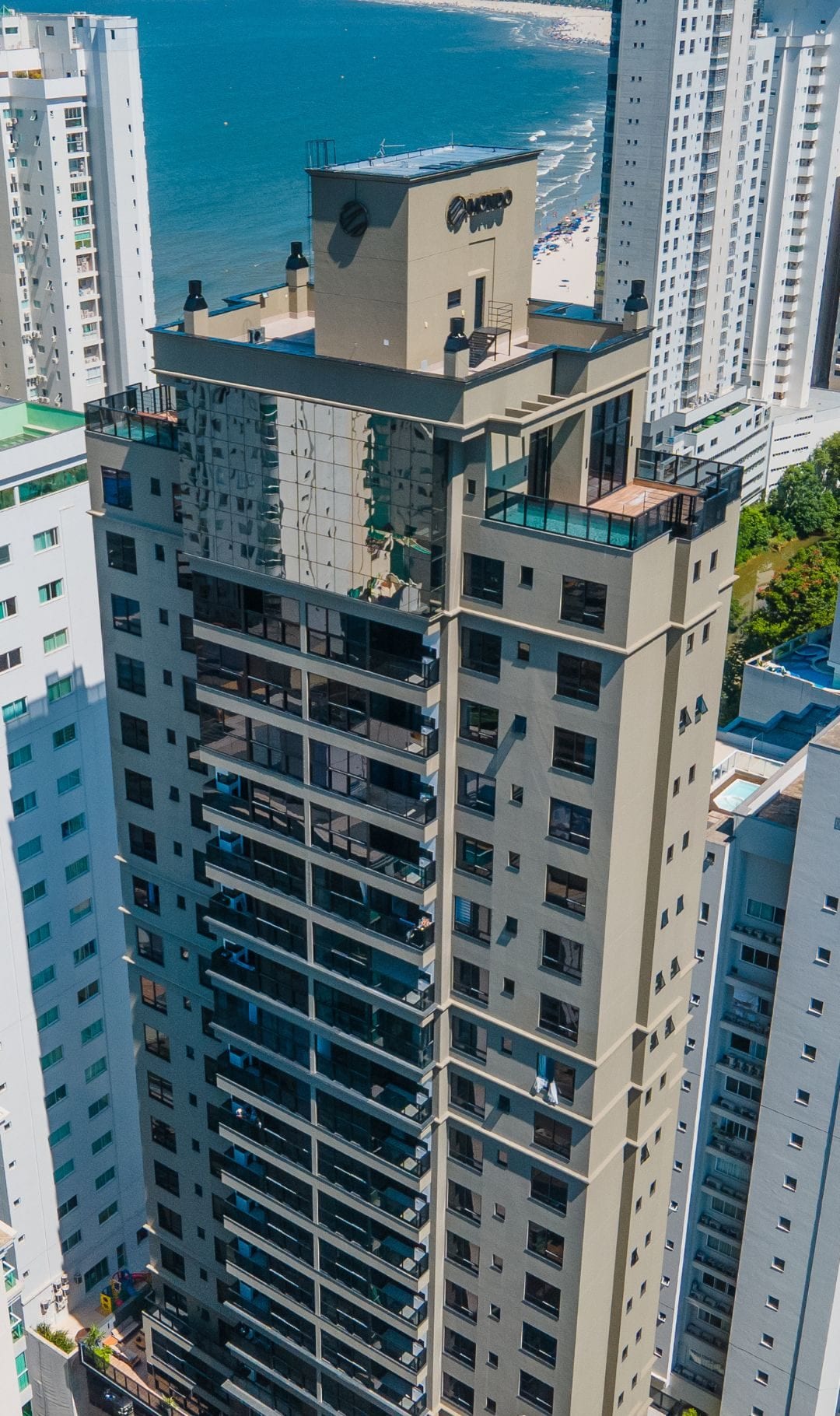 Cobertura - 4 dormitórios - 4 Suítes - localizado em Balneário Camboriú / Pioneiros