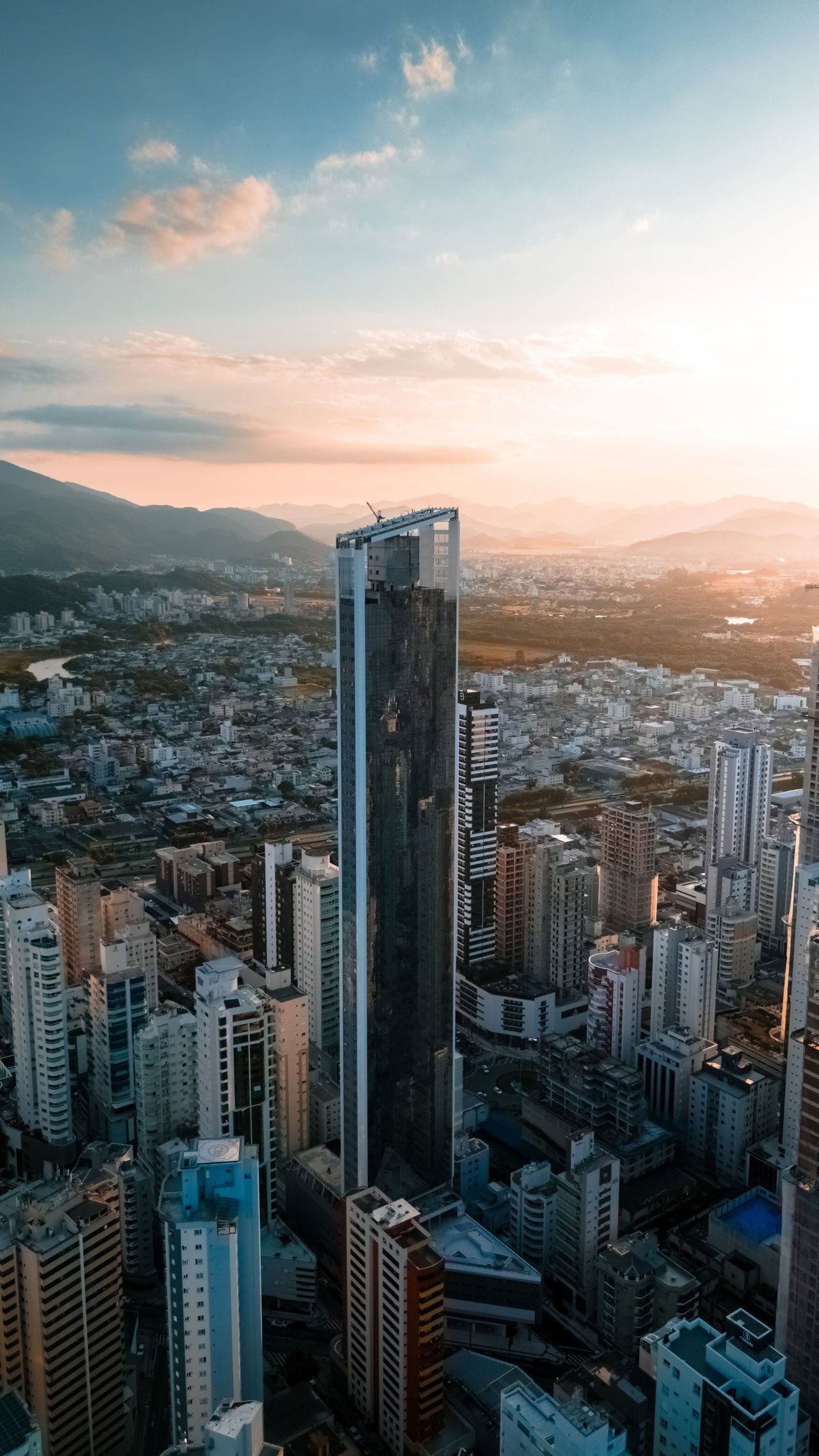 Apartamento - 4 dormitórios - 4 Suítes - localizado em Balneário Camboriú / Barra Sul