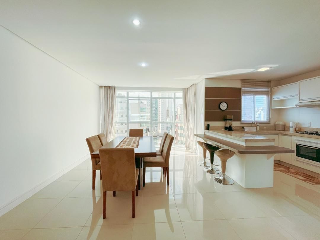 Apartamento mobiliado a venda no Edifício Maison San Lorenzo