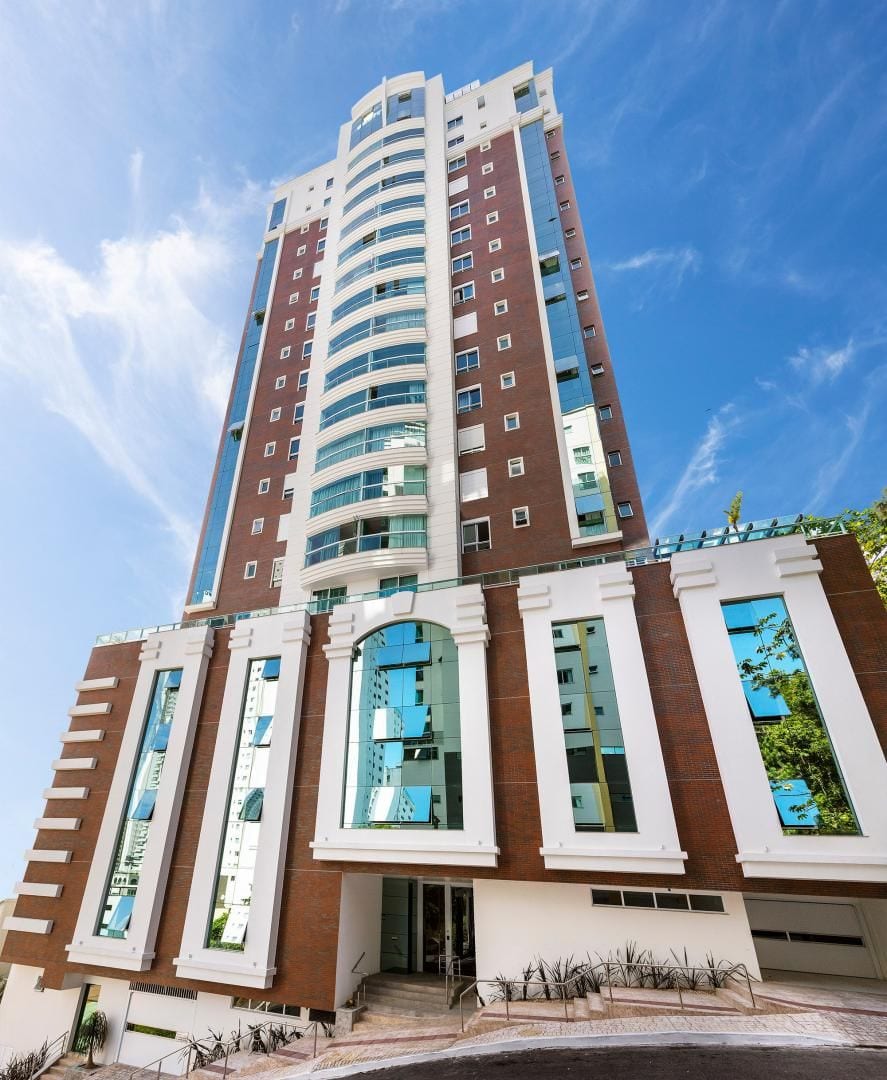 Apartamento de Alto Padrão em Balneário Camboriú – 4 Suítes, 3 Vagas e Vista Panorâmica
