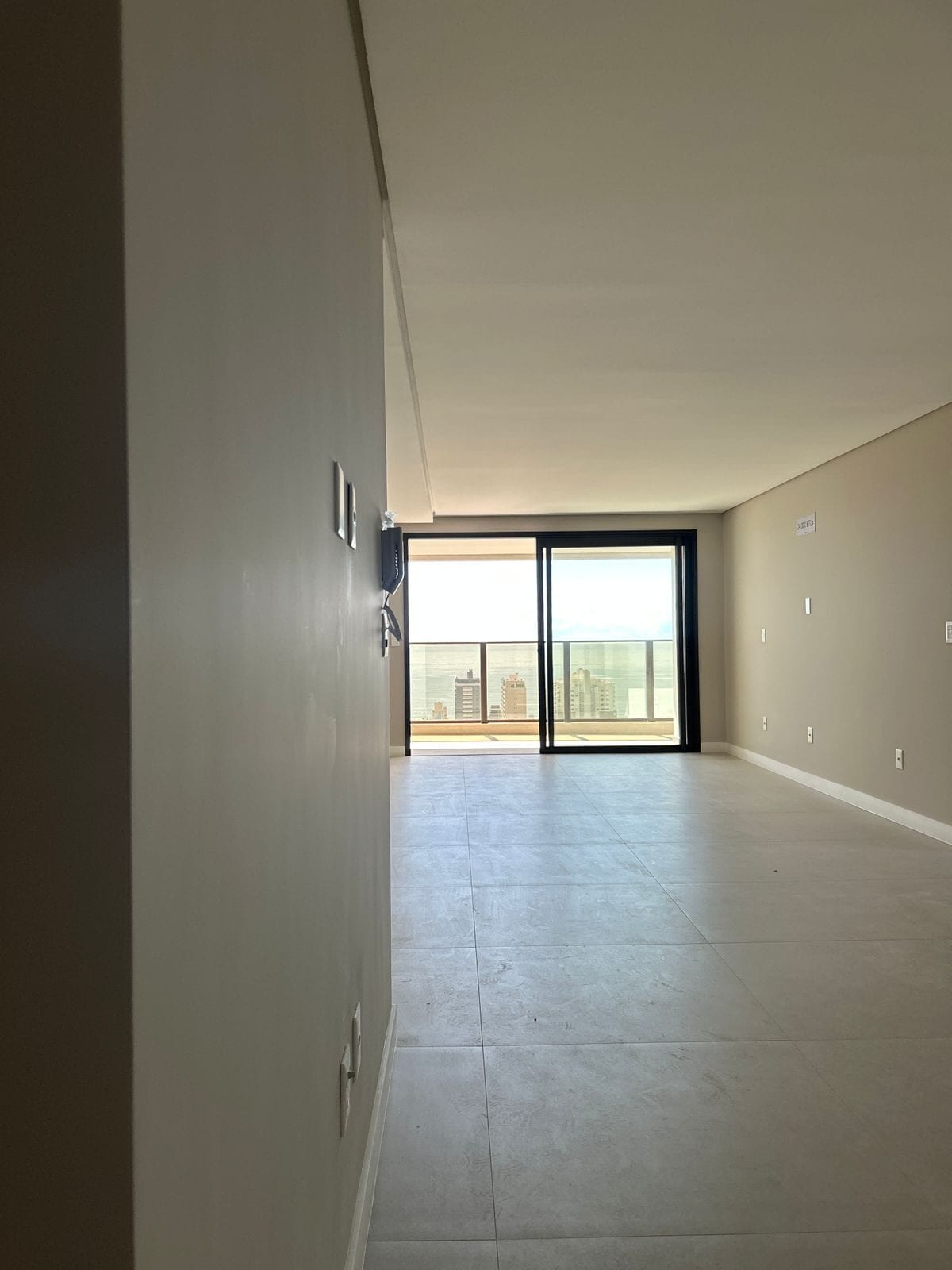 Apartamento - 3 dormitórios - 3 Suítes - localizado em Itajaí / Praia Brava