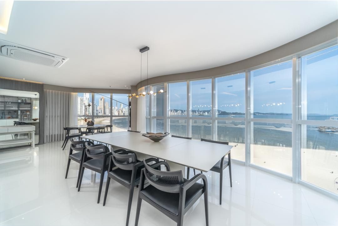 Apartamento de luxo no Ibiza Towers em Balneário Camboriú – 4 suítes e vista para o mar