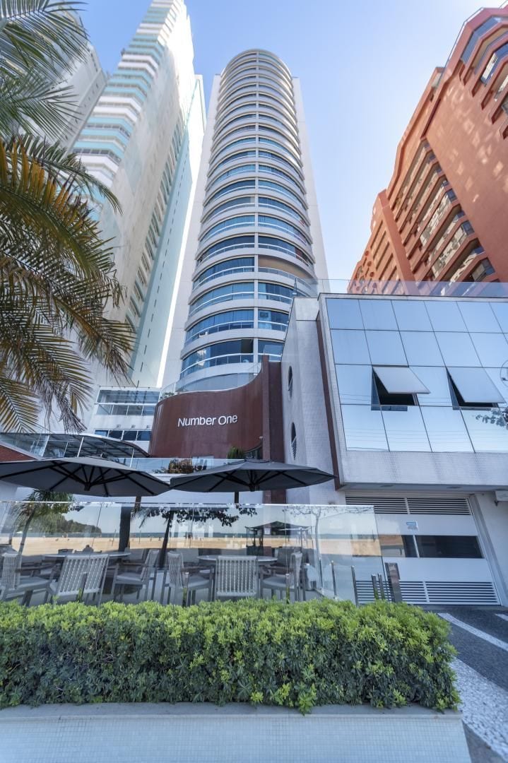 Apartamento frente mar à venda no Edifício Number One em Balneário Camboriú