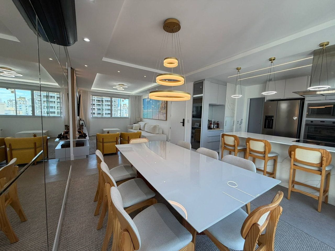 Apartamento - 4 dormitórios - 4 Suítes - localizado em Balneário Camboriú / Centro